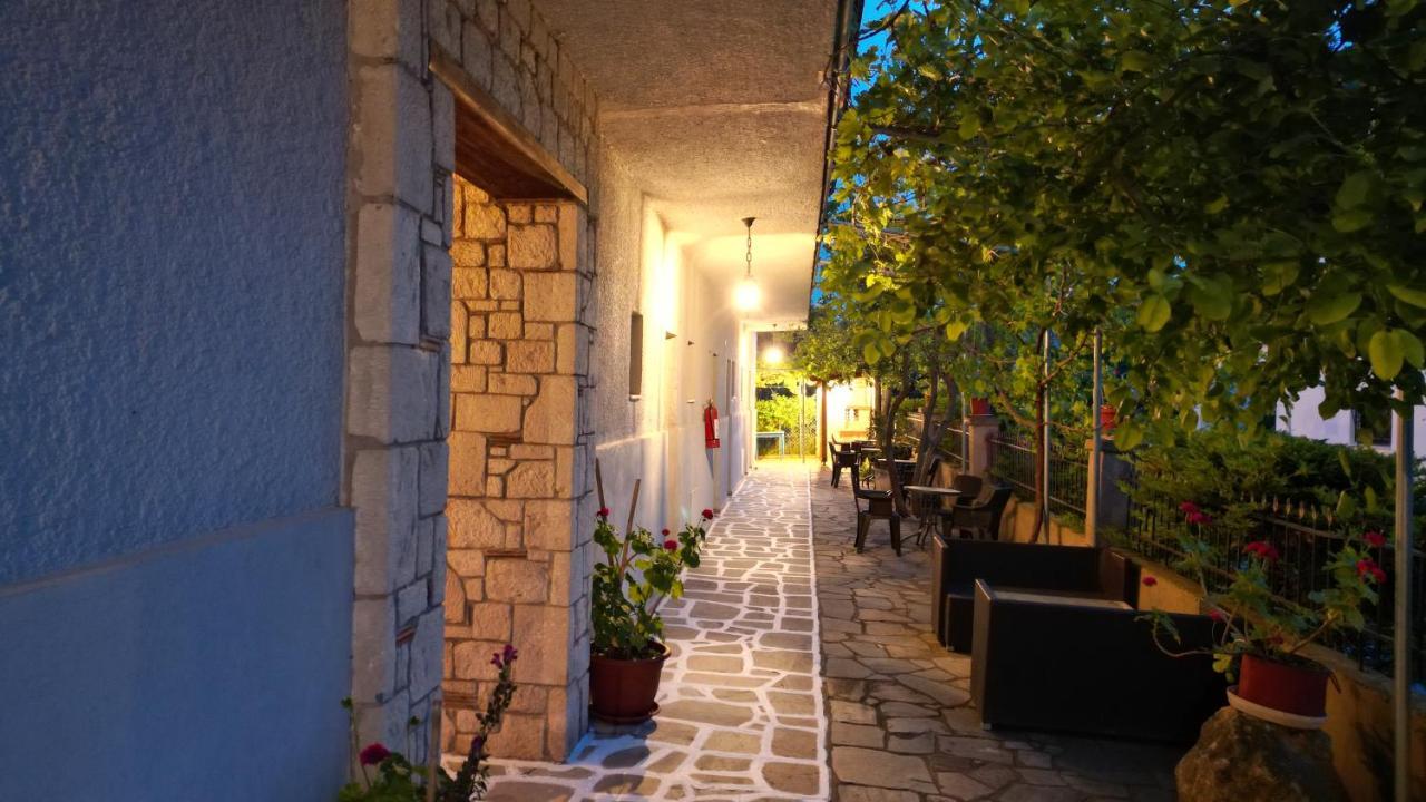 Aloni Apartment Афитос Екстериор снимка